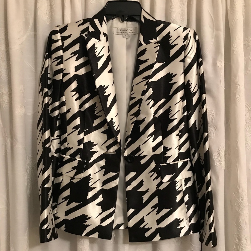 Tahari Blazer